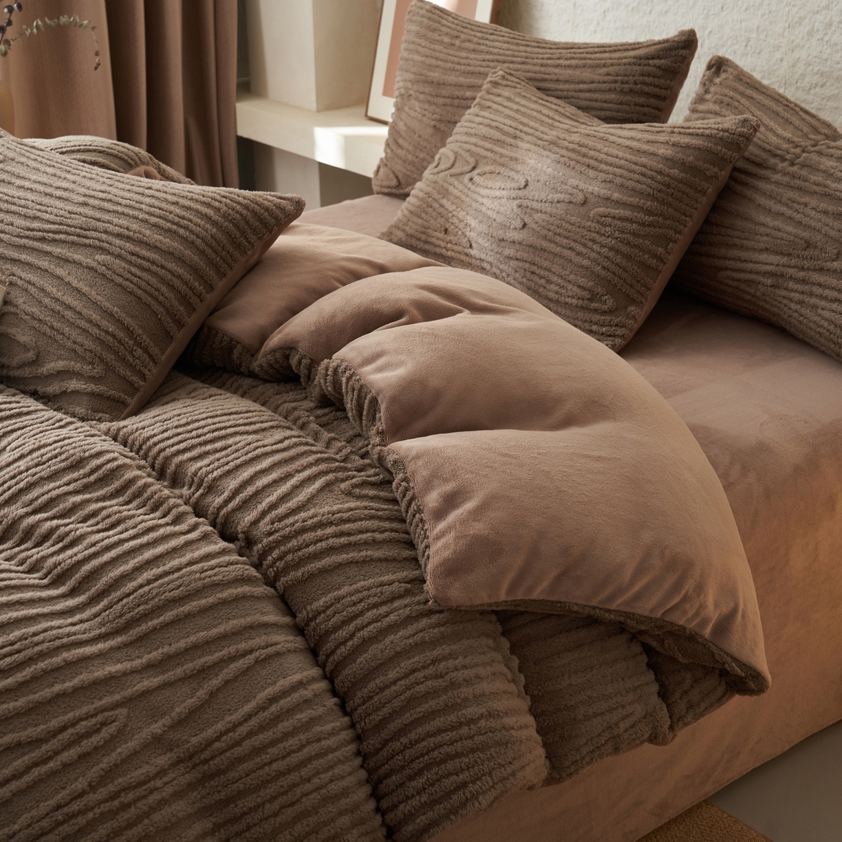 91家纺网 家纺一手货源 找家纺 寐绸家纺 2025秋冬新款230g牛奶绒树纹提花四件套 树纹提花牛奶绒-棕咖