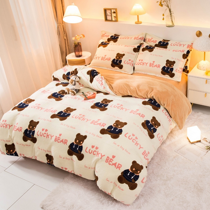 91家纺网 家纺一手货源 找家纺 宅部落 2025新款高克重牛奶绒四件套法莱绒三件套单被套 小睡熊