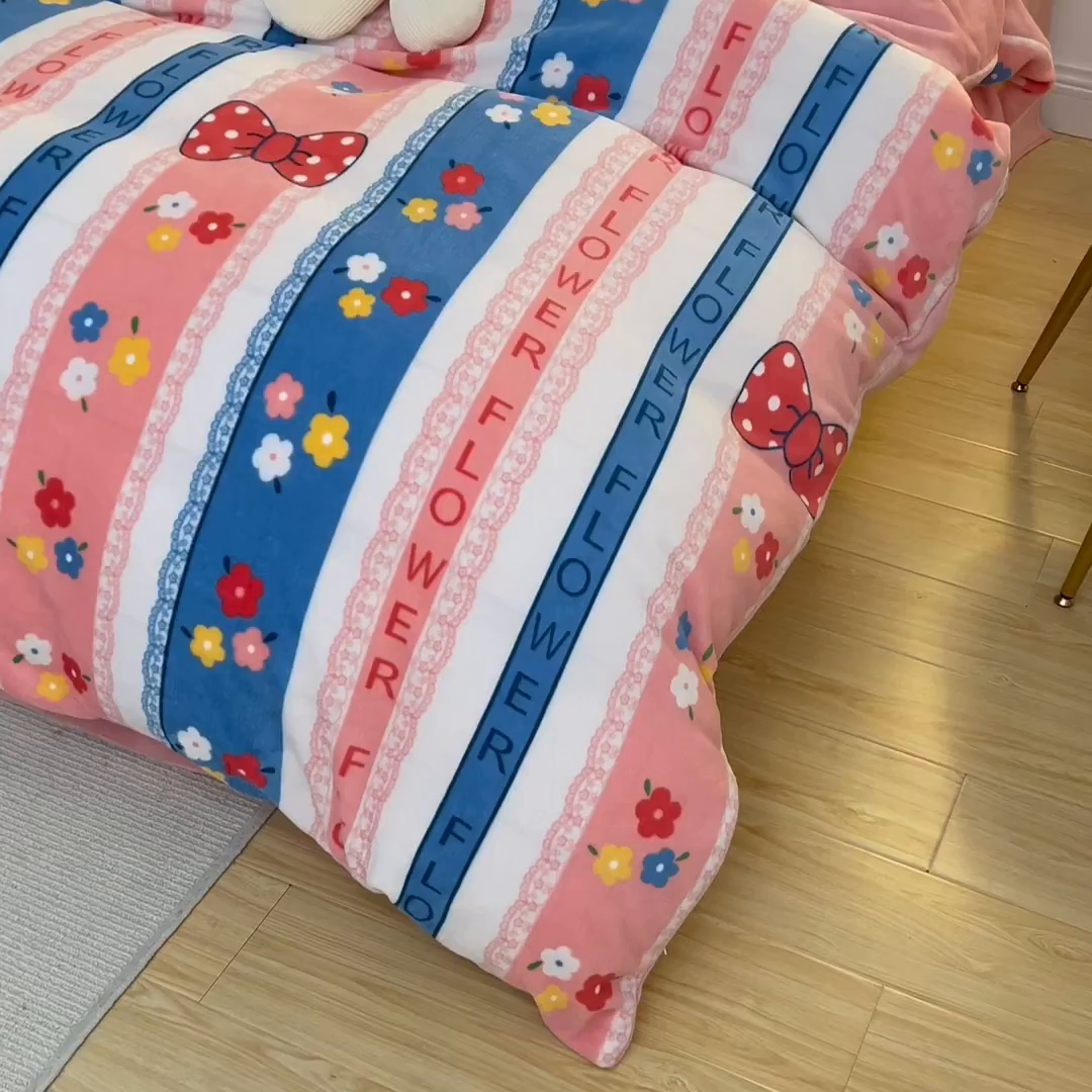 91家纺网 家纺一手货源 找家纺 宅部落 2025新款高克重牛奶绒四件套法莱绒三件套单被套 恋蝶花