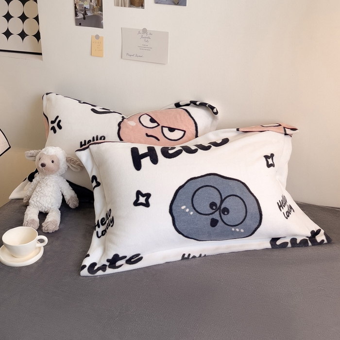 91家纺网 家纺一手货源 找家纺 宅部落 2025新款高克重牛奶绒四件套法莱绒三件套单被套 愤怒的小煤球