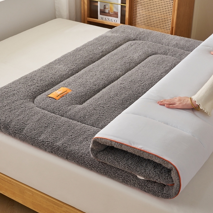 91家纺网 家纺一手货源 找家纺 2025新款加厚保暖羊羔绒加厚床褥床垫羊羔绒床垫-大床图 羊羔绒加厚床褥-典雅灰