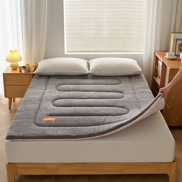 91家纺网 家纺一手货源 找家纺 2025新款加厚保暖羊羔绒加厚床褥床垫羊羔绒床垫-大床图 羊羔绒加厚床褥-典雅灰