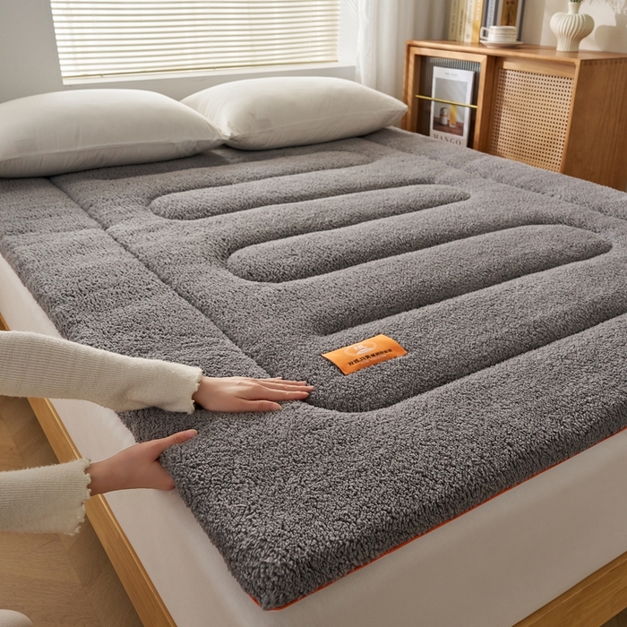 91家纺网 家纺一手货源 找家纺 2025新款加厚保暖羊羔绒加厚床褥床垫羊羔绒床垫-大床图 羊羔绒加厚床褥-典雅灰