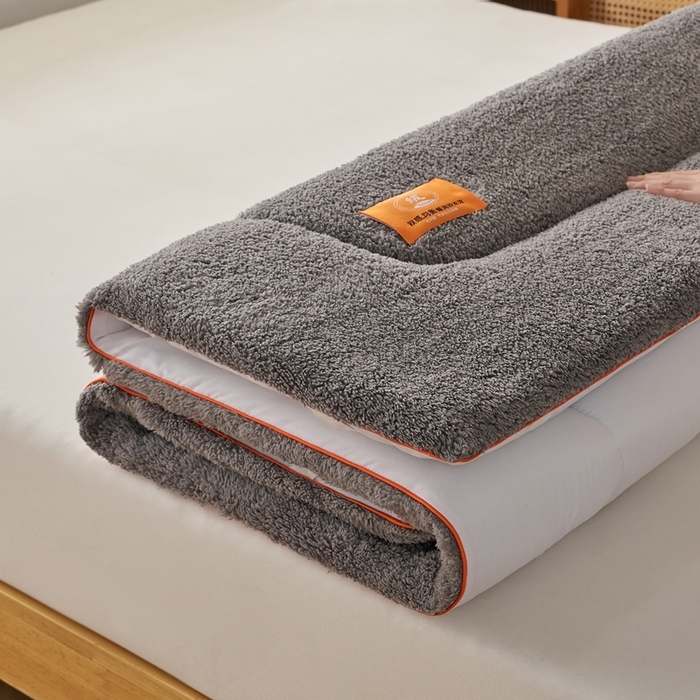 91家纺网 家纺一手货源 找家纺 2025新款加厚保暖羊羔绒加厚床褥床垫羊羔绒床垫-大床图 羊羔绒加厚床褥-典雅灰