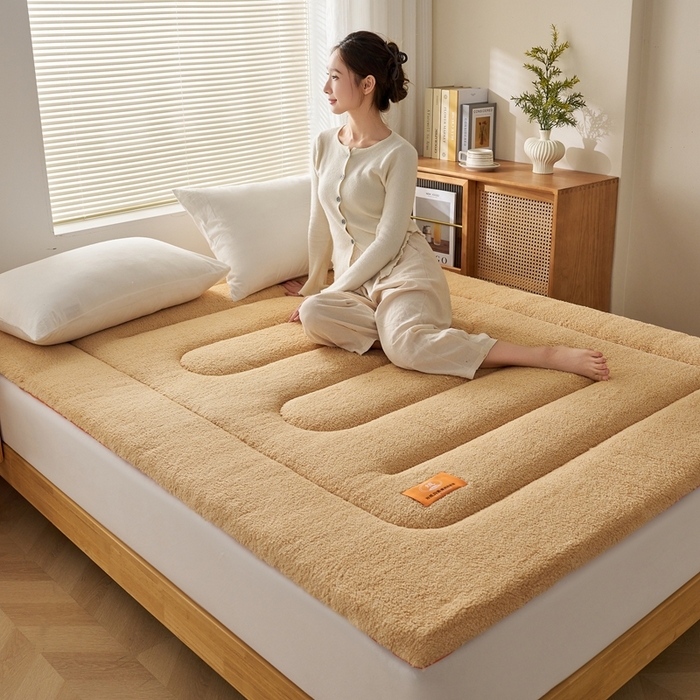 91家纺网 家纺一手货源 找家纺 2025新款加厚保暖羊羔绒加厚床褥床垫羊羔绒床垫-大床图 羊羔绒加厚床褥-咖色