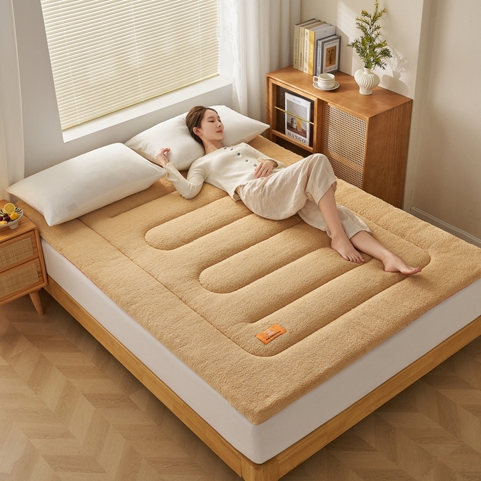 91家纺网 家纺一手货源 找家纺 2025新款加厚保暖羊羔绒加厚床褥床垫羊羔绒床垫-大床图 羊羔绒加厚床褥-咖色