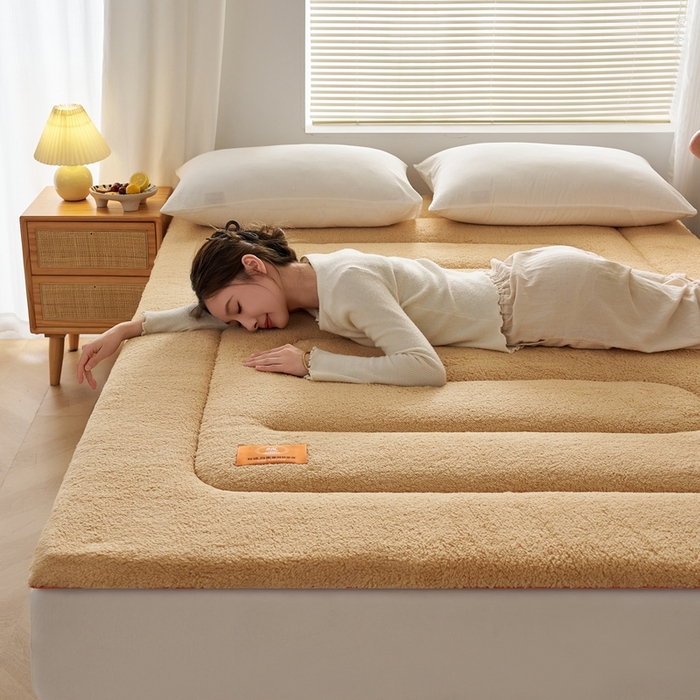 91家纺网 家纺一手货源 找家纺 2025新款加厚保暖羊羔绒加厚床褥床垫羊羔绒床垫-大床图 羊羔绒加厚床褥-咖色