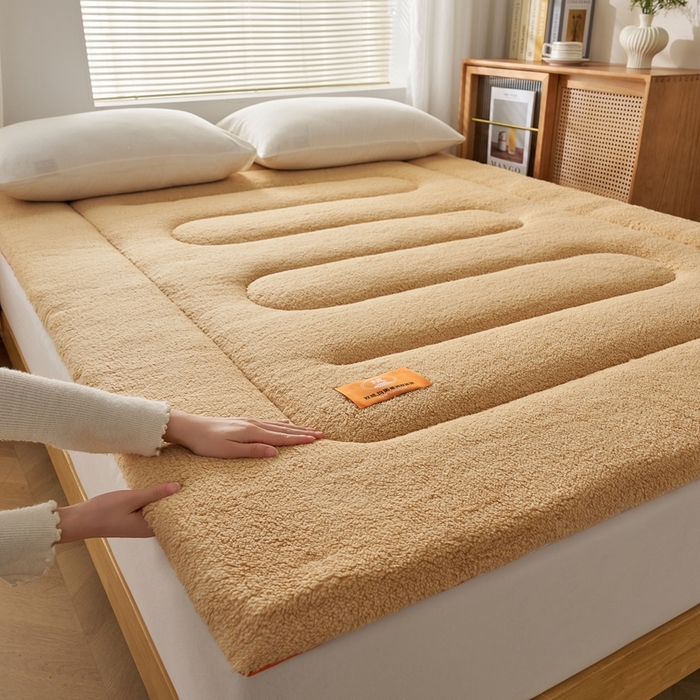 91家纺网 家纺一手货源 找家纺 2025新款加厚保暖羊羔绒加厚床褥床垫羊羔绒床垫-大床图 羊羔绒加厚床褥-咖色