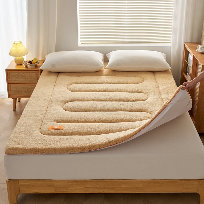 91家纺网 家纺一手货源 找家纺 2025新款加厚保暖羊羔绒加厚床褥床垫羊羔绒床垫-大床图 羊羔绒加厚床褥-咖色