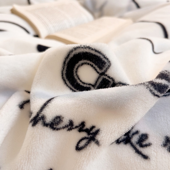 91家纺网 家纺一手货源 找家纺 宅部落 2025新款高克重牛奶绒四件套法莱绒三件套单被套 小熊熊