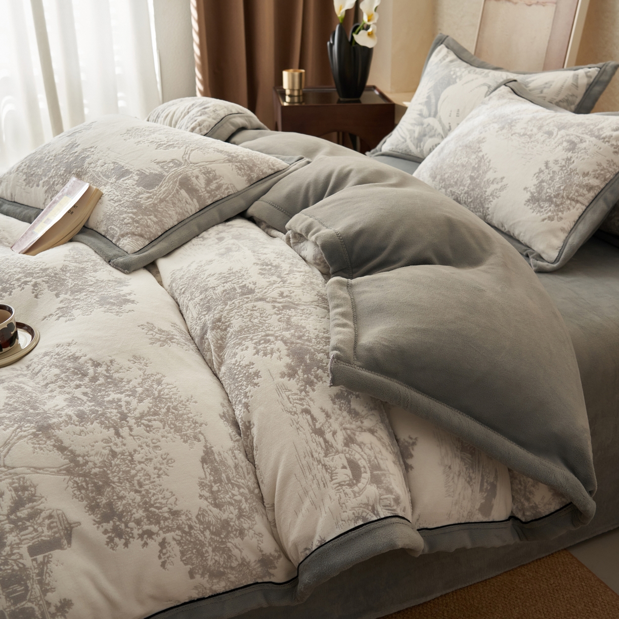 91家纺网 家纺一手货源 找家纺 （总）寐绸家纺 2025秋冬新款230g牛奶绒染色雕花四件套