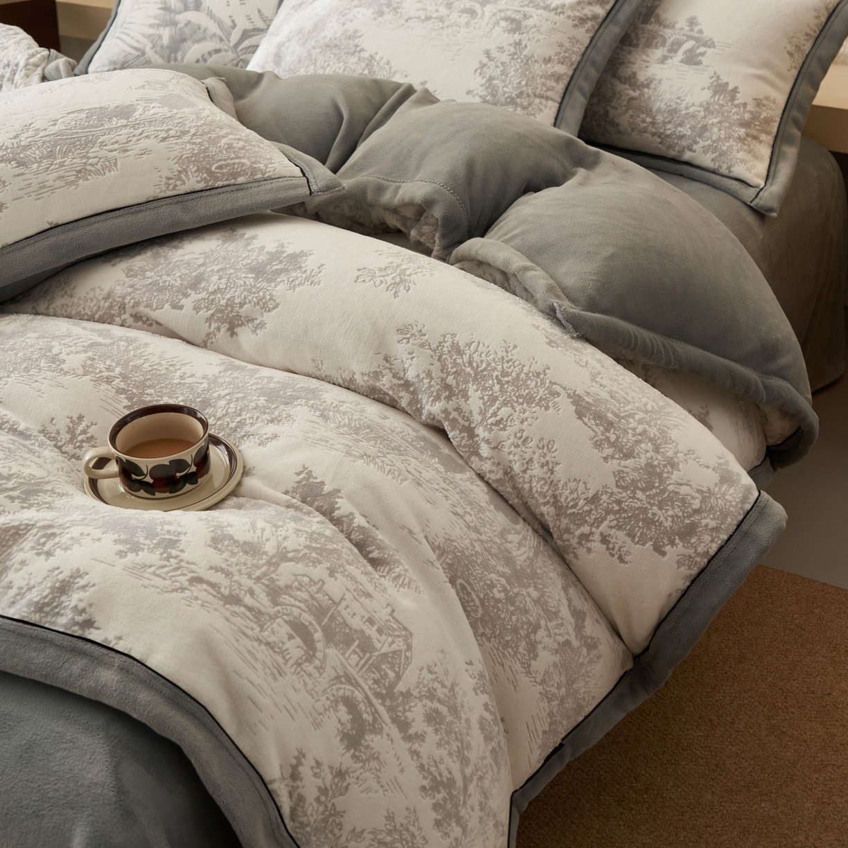 91家纺网 家纺一手货源 找家纺 （总）寐绸家纺 2025秋冬新款230g牛奶绒染色雕花四件套