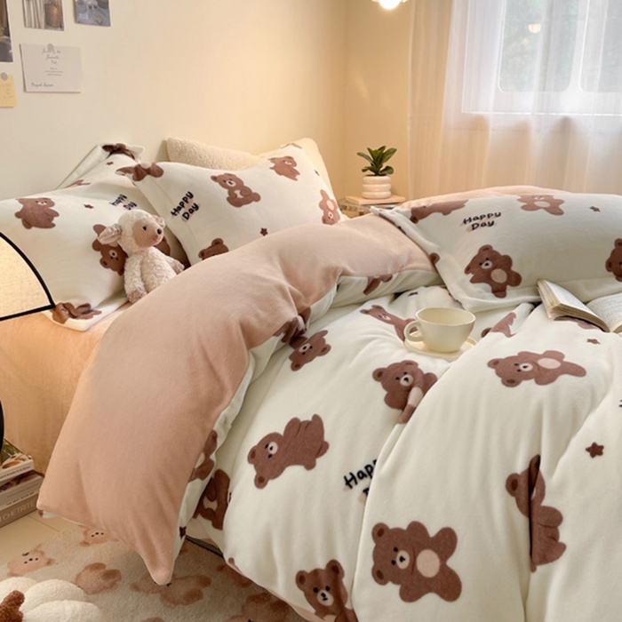 91家纺网 家纺一手货源 找家纺 宅部落 2025新款高克重牛奶绒四件套法莱绒三件套单被套 小棕熊