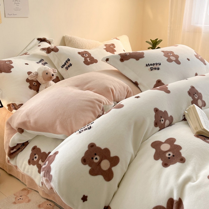 91家纺网 家纺一手货源 找家纺 宅部落 2025新款高克重牛奶绒四件套法莱绒三件套单被套 小棕熊