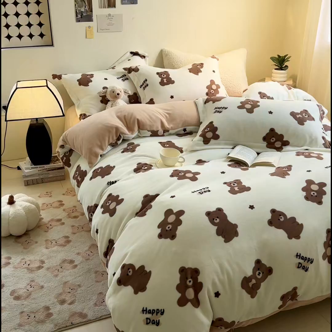 91家纺网 家纺一手货源 找家纺 宅部落 2025新款高克重牛奶绒四件套法莱绒三件套单被套 小棕熊