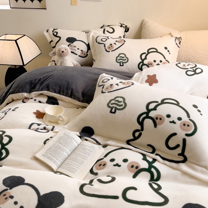 91家纺网 家纺一手货源 找家纺 宅部落 2025新款高克重牛奶绒四件套法莱绒三件套单被套 欢乐伙伴