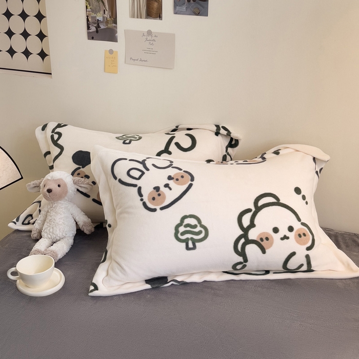 91家纺网 家纺一手货源 找家纺 宅部落 2025新款高克重牛奶绒四件套法莱绒三件套单被套 欢乐伙伴