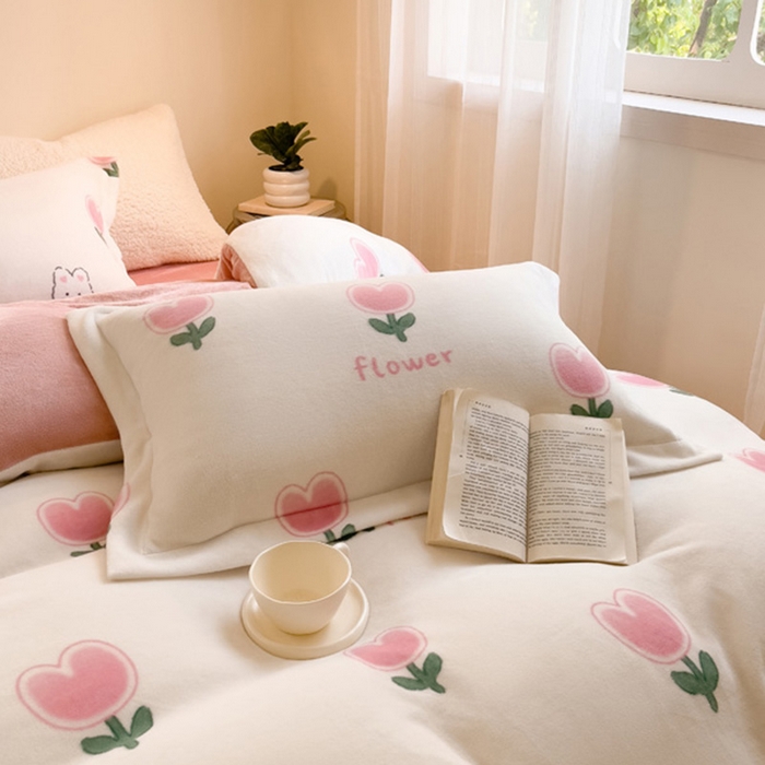 91家纺网 家纺一手货源 找家纺 宅部落 2025新款高克重牛奶绒四件套法莱绒三件套单被套 郁金香小兔