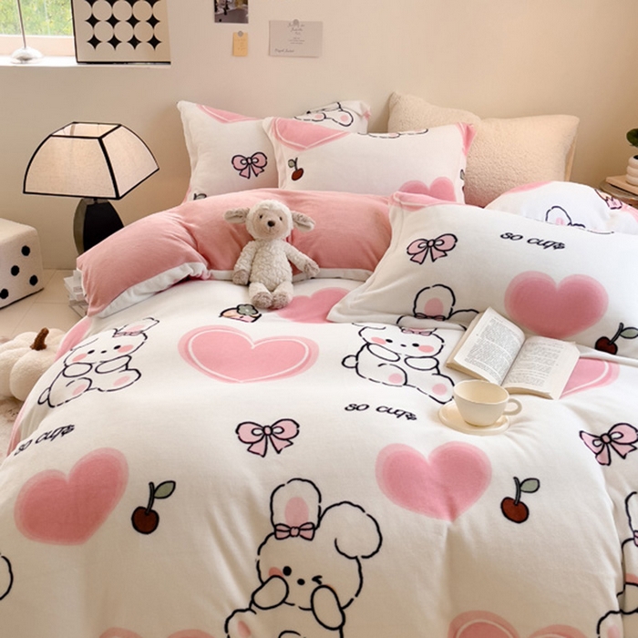 91家纺网 家纺一手货源 找家纺 宅部落 2025新款高克重牛奶绒四件套法莱绒三件套单被套 爱心小兔