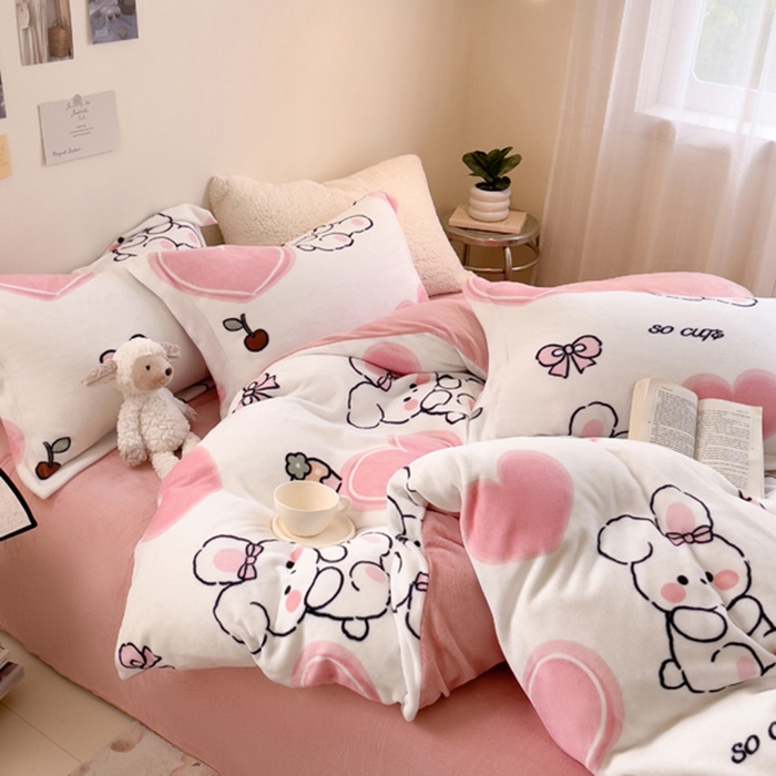 91家纺网 家纺一手货源 找家纺 宅部落 2025新款高克重牛奶绒四件套法莱绒三件套单被套 爱心小兔