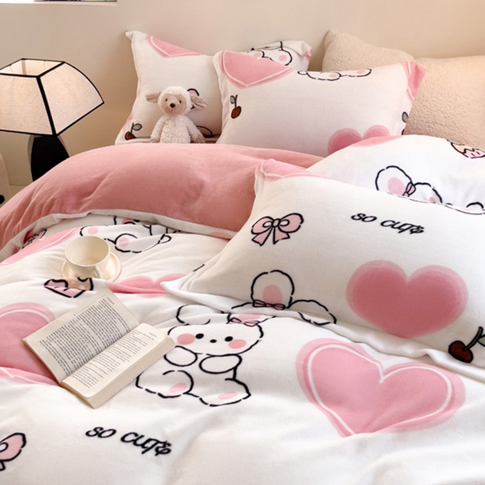 91家纺网 家纺一手货源 找家纺 宅部落 2025新款高克重牛奶绒四件套法莱绒三件套单被套 爱心小兔