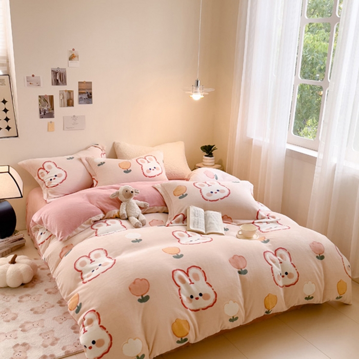 91家纺网 家纺一手货源 找家纺 宅部落 2025新款高克重牛奶绒四件套法莱绒三件套单被套 小兔兔