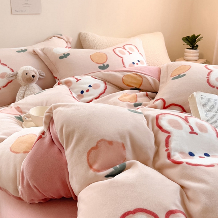 91家纺网 家纺一手货源 找家纺 宅部落 2025新款高克重牛奶绒四件套法莱绒三件套单被套 小兔兔