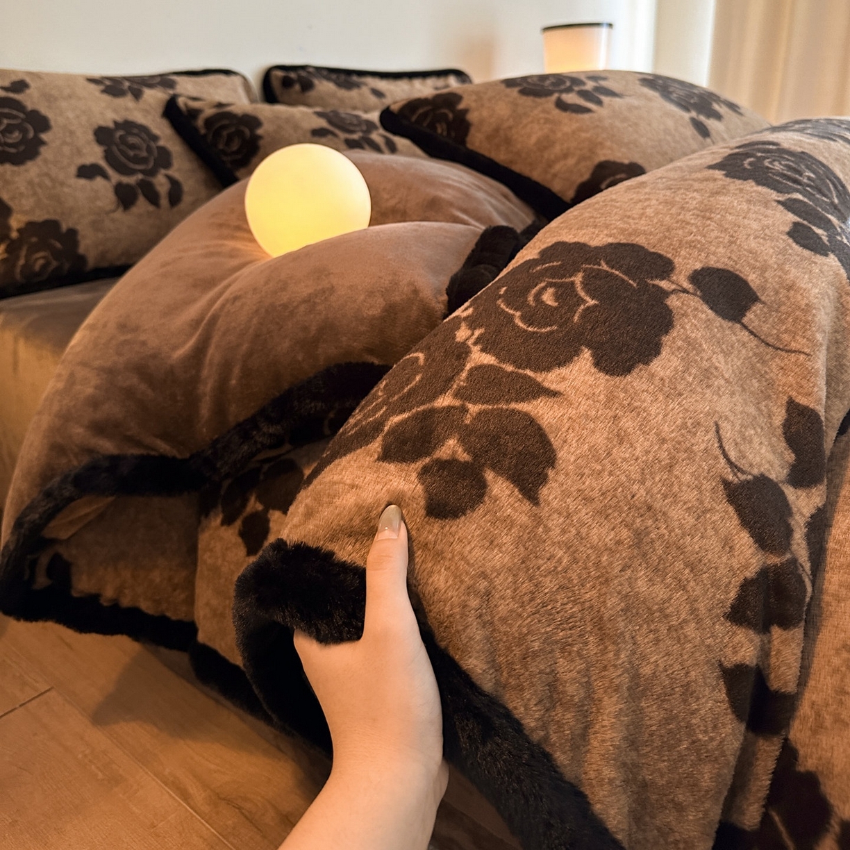 梵克保罗 2025秋冬新款加厚8斤包边款美拉德仿兔毛皮草牛奶绒四件套 美拉德包边款-爱意玫瑰