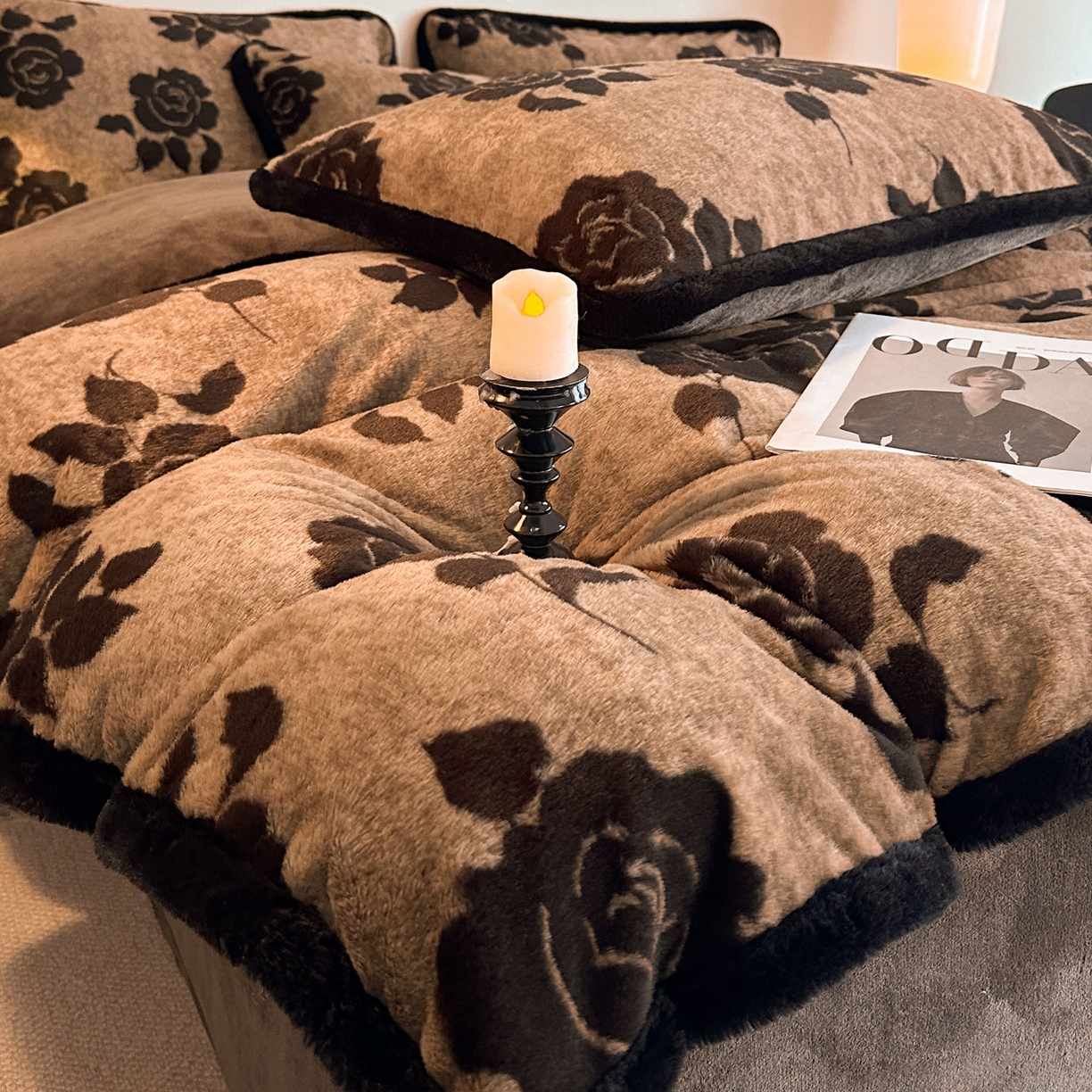 91家纺网 家纺一手货源 找家纺 梵克保罗 2025秋冬新款加厚8斤包边款美拉德仿兔毛皮草牛奶绒四件套 美拉德包边款-爱意玫瑰