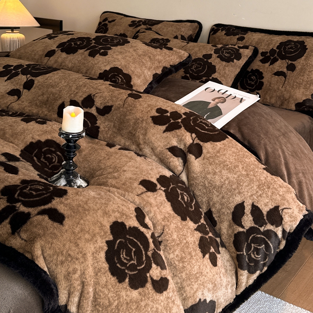 91家纺网 家纺一手货源 找家纺 梵克保罗 2025秋冬新款加厚8斤包边款美拉德仿兔毛皮草牛奶绒四件套 美拉德包边款-爱意玫瑰