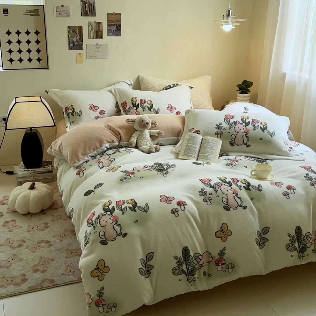 91家纺网 家纺一手货源 找家纺 宅部落 2025新款高克重牛奶绒四件套法莱绒三件套单被套 花丛小兔