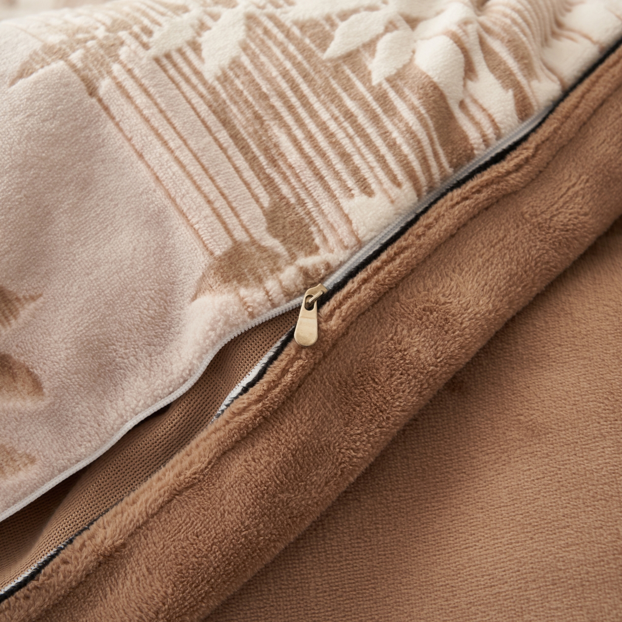 91家纺网 家纺一手货源 找家纺 寐绸家纺 2025秋冬新款230g牛奶绒染色雕花四件套 雕花四件套-海棠