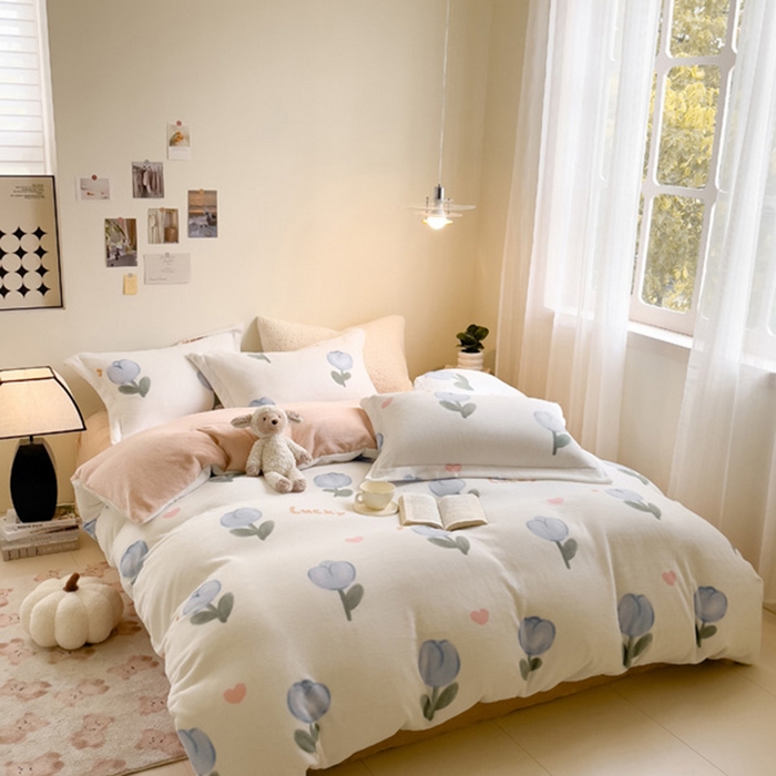 91家纺网 家纺一手货源 找家纺 宅部落 2025新款高克重牛奶绒四件套法莱绒三件套单被套 兰兰花