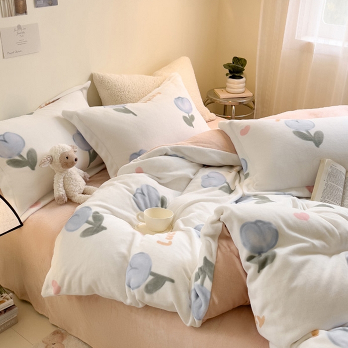 91家纺网 家纺一手货源 找家纺 宅部落 2025新款高克重牛奶绒四件套法莱绒三件套单被套 兰兰花