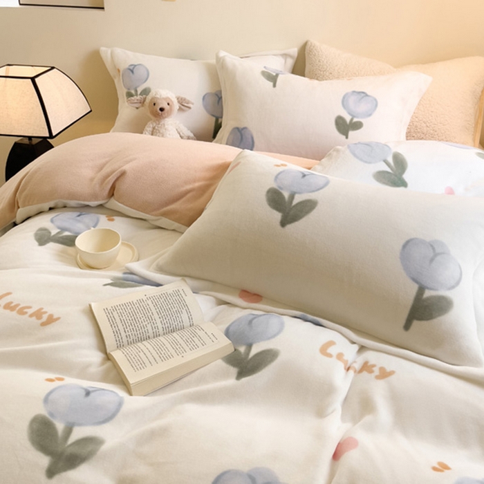 91家纺网 家纺一手货源 找家纺 宅部落 2025新款高克重牛奶绒四件套法莱绒三件套单被套 兰兰花