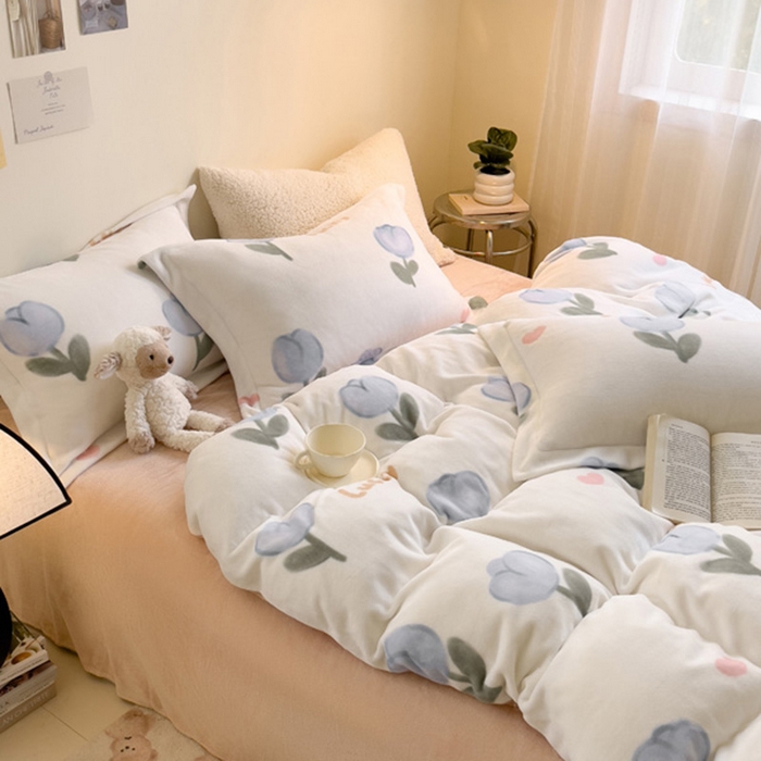 91家纺网 家纺一手货源 找家纺 宅部落 2025新款高克重牛奶绒四件套法莱绒三件套单被套 兰兰花