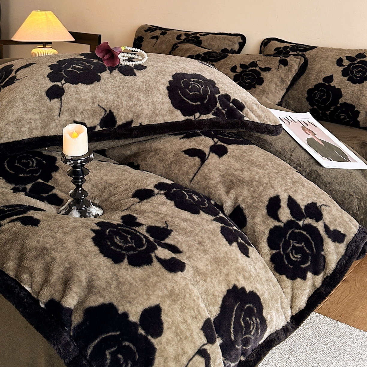 91家纺网 家纺一手货源 找家纺 梵克保罗 2025秋冬新款加厚8斤包边款美拉德仿兔毛皮草牛奶绒四件套 美拉德包边款-奥斯玫瑰