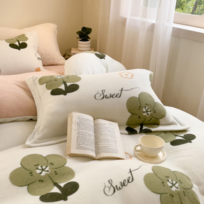 91家纺网 家纺一手货源 找家纺 宅部落 2025新款高克重牛奶绒四件套法莱绒三件套单被套 绿丛