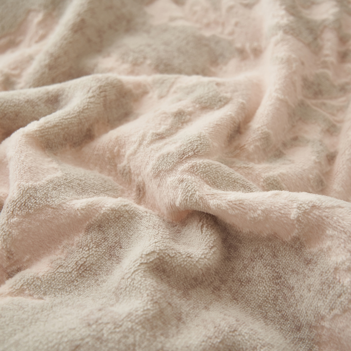 91家纺网 家纺一手货源 找家纺 寐绸家纺 2025秋冬新款230g牛奶绒染色雕花四件套 雕花四件套-丛林意境