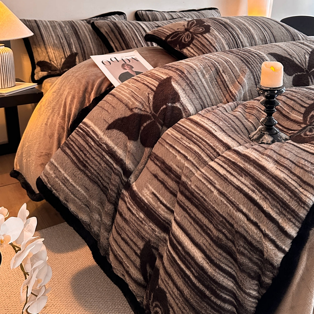 91家纺网 家纺一手货源 找家纺 梵克保罗 2025秋冬新款加厚8斤包边款美拉德仿兔毛皮草牛奶绒四件套 美拉德包边款-蝶之翼