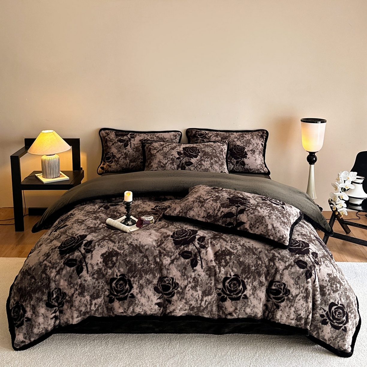 91家纺网 家纺一手货源 找家纺 梵克保罗 2025秋冬新款加厚8斤包边款美拉德仿兔毛皮草牛奶绒四件套 美拉德包边款-花间絮语