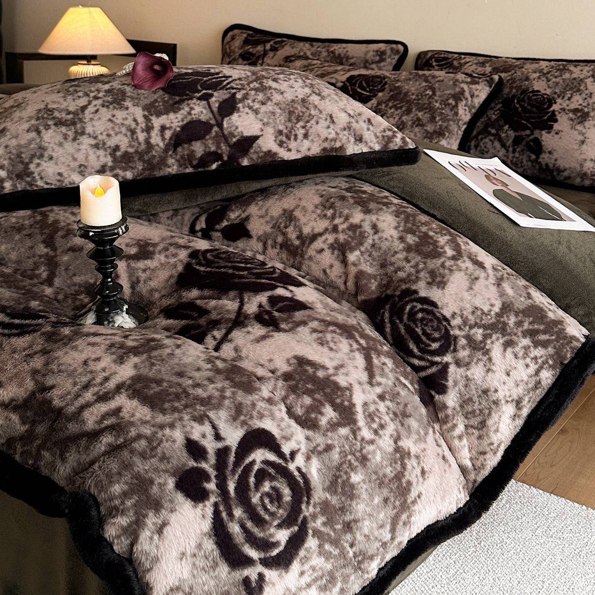 91家纺网 家纺一手货源 找家纺 梵克保罗 2025秋冬新款加厚8斤包边款美拉德仿兔毛皮草牛奶绒四件套 美拉德包边款-花间絮语