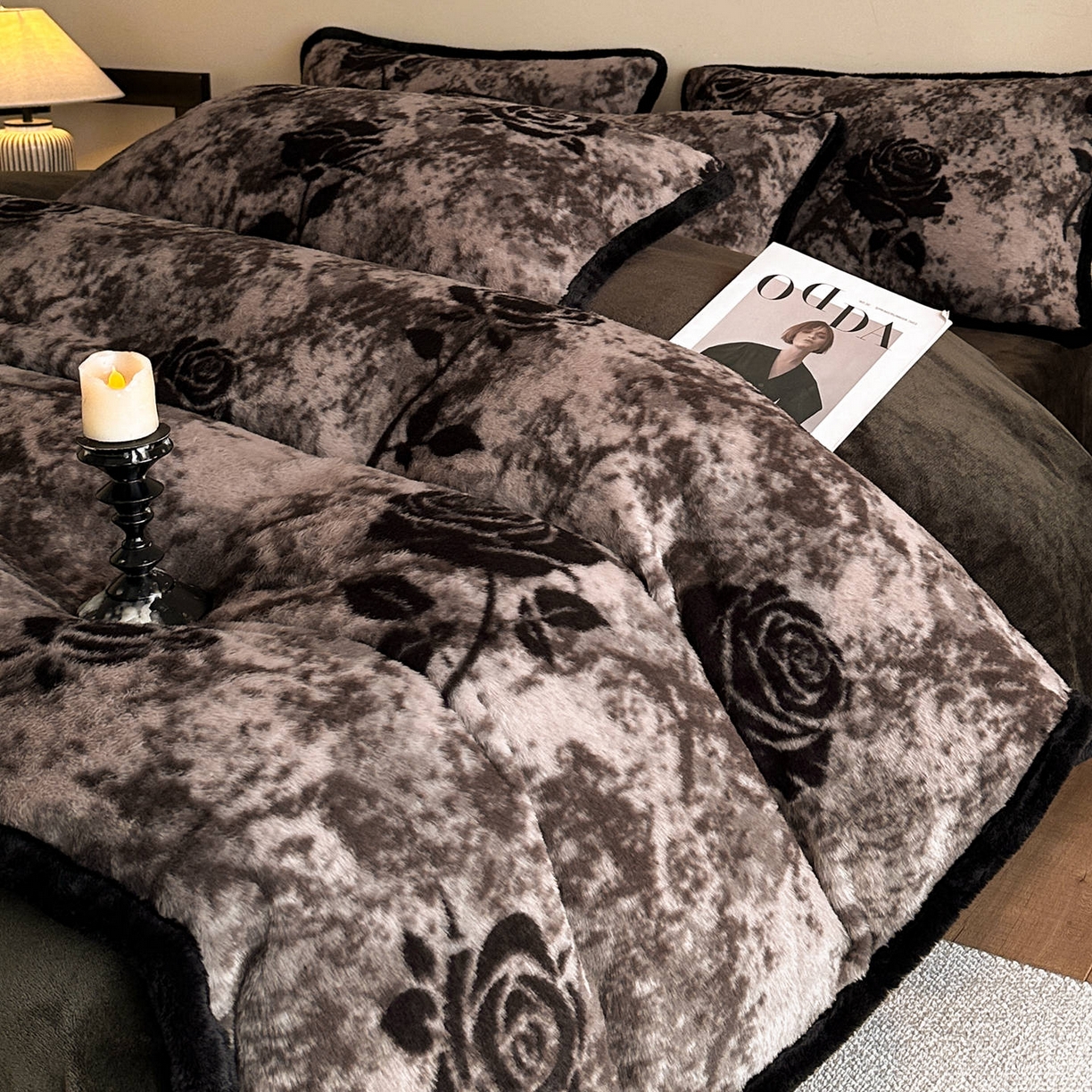 91家纺网 家纺一手货源 找家纺 梵克保罗 2025秋冬新款加厚8斤包边款美拉德仿兔毛皮草牛奶绒四件套 美拉德包边款-花间絮语