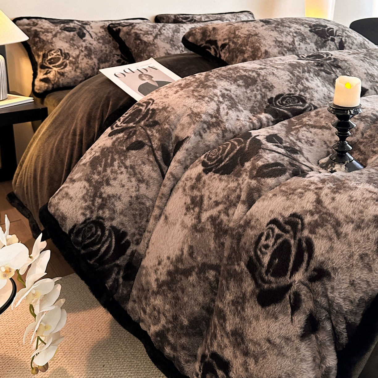 91家纺网 家纺一手货源 找家纺 梵克保罗 2025秋冬新款加厚8斤包边款美拉德仿兔毛皮草牛奶绒四件套 美拉德包边款-花间絮语