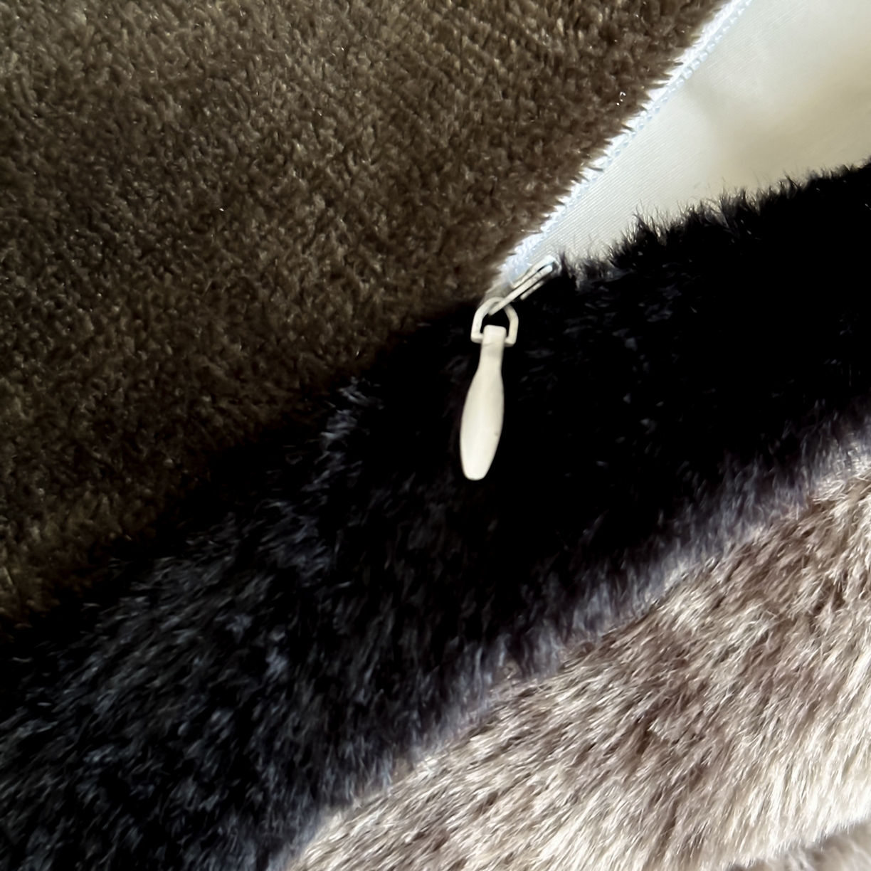 91家纺网 家纺一手货源 找家纺 梵克保罗 2025秋冬新款加厚8斤包边款美拉德仿兔毛皮草牛奶绒四件套 美拉德包边款-花间絮语