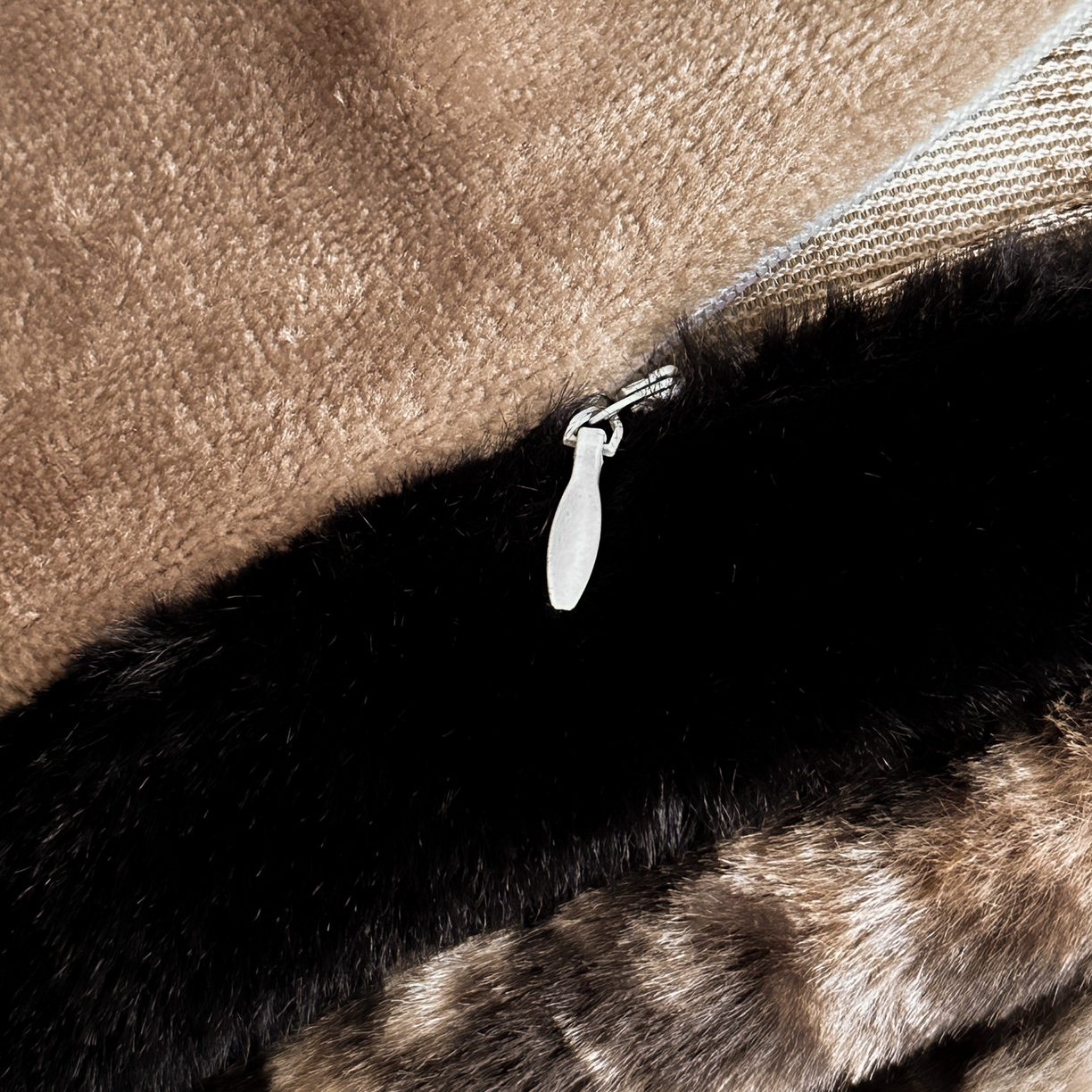 91家纺网 家纺一手货源 找家纺 梵克保罗 2025秋冬新款加厚8斤包边款美拉德仿兔毛皮草牛奶绒四件套 美拉德包边款-花夕