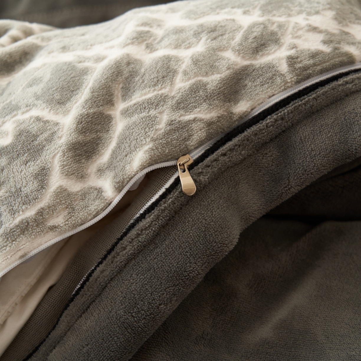 91家纺网 家纺一手货源 找家纺 寐绸家纺 2025秋冬新款230g牛奶绒染色雕花四件套 雕花四件套-大理石纹