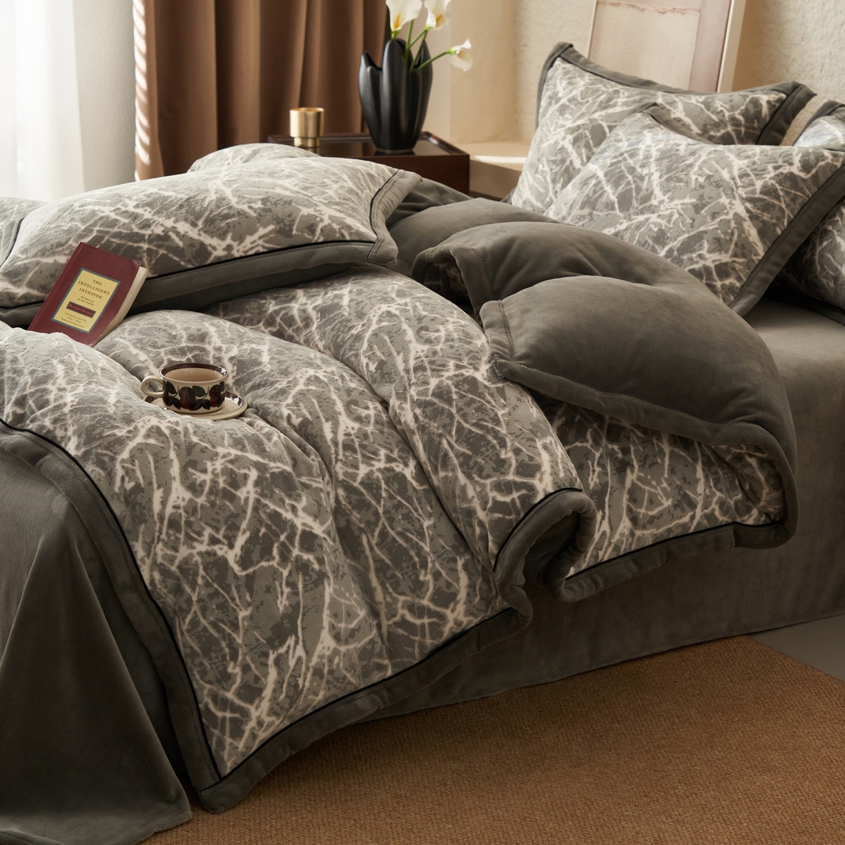 91家纺网 家纺一手货源 找家纺 寐绸家纺 2025秋冬新款230g牛奶绒染色雕花四件套 雕花四件套-大理石纹