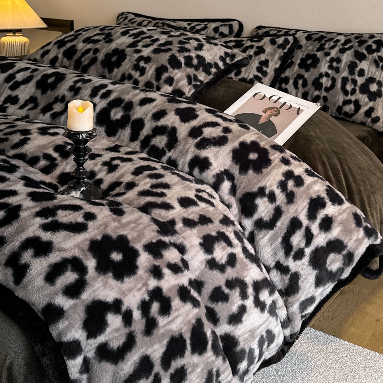 91家纺网 家纺一手货源 找家纺 梵克保罗 2025秋冬新款加厚8斤包边款美拉德仿兔毛皮草牛奶绒四件套 美拉德包边款-浪漫雪豹