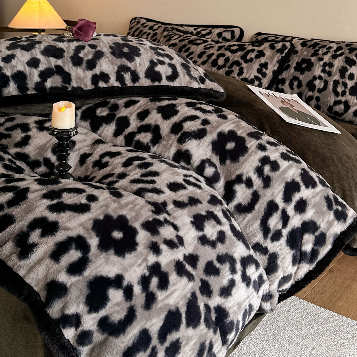 91家纺网 家纺一手货源 找家纺 梵克保罗 2025秋冬新款加厚8斤包边款美拉德仿兔毛皮草牛奶绒四件套 美拉德包边款-浪漫雪豹